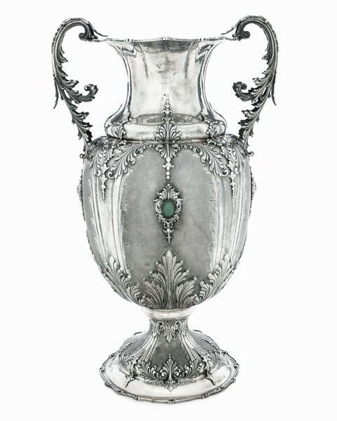 Grande vaso biansato. Argenteria artistica milanese del XX secolo  - Asta Argenti da Collezione | XX secolo - Associazione Nazionale - Case d'Asta italiane