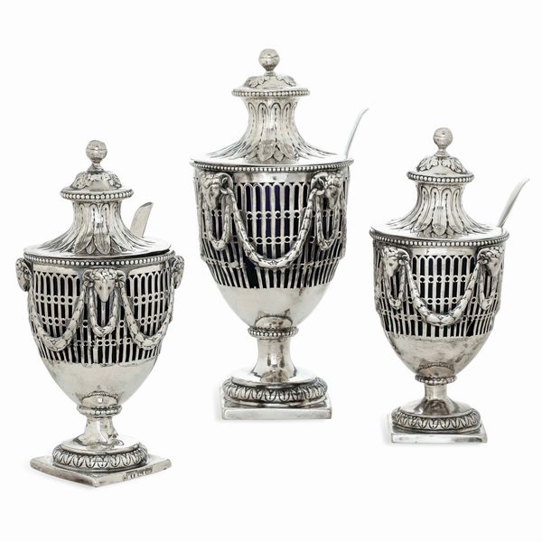 Set con mostardiera e coppia di senapiere. Londra, 1778. Argentiere Robert Hennel I  - Asta Argenti da Collezione | XX secolo - Associazione Nazionale - Case d'Asta italiane