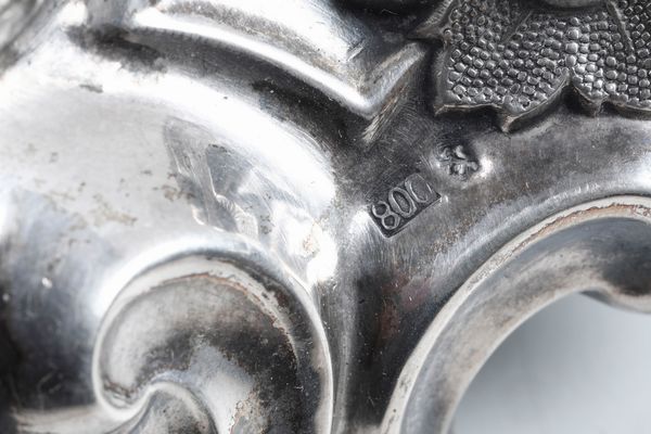 Coppia di candelabri a cinque fiamme. Argenteria artistica della prima metà del XX secolo  - Asta Argenti da Collezione | XX secolo - Associazione Nazionale - Case d'Asta italiane