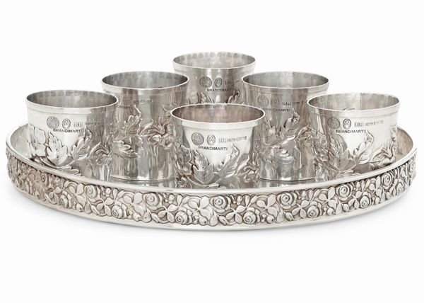 Sei bicchieri e vassoio. Argenteria artistica fiorentina del XX-XXI secolo, argentiere Brandimarte  - Asta Argenti da Collezione | XX secolo - Associazione Nazionale - Case d'Asta italiane