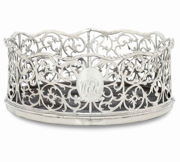 Sottobottiglia. Londra, seconda metà del XVIII secolo. Argentiere Thomas & Jabez Daniell  - Asta Argenti da Collezione | XX secolo - Associazione Nazionale - Case d'Asta italiane