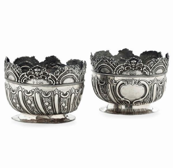 Coppia di bowls. Inghilterra, città di Sheffield 1893, argentiere Martin Hall & Co.  - Asta Argenti da Collezione | XX secolo - Associazione Nazionale - Case d'Asta italiane