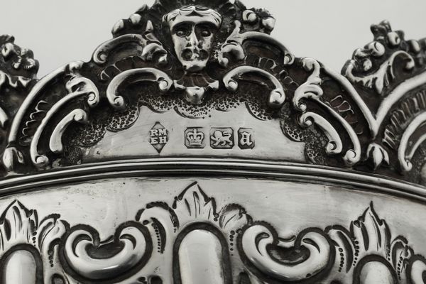 Coppia di bowls. Inghilterra, città di Sheffield 1893, argentiere Martin Hall & Co.  - Asta Argenti da Collezione | XX secolo - Associazione Nazionale - Case d'Asta italiane