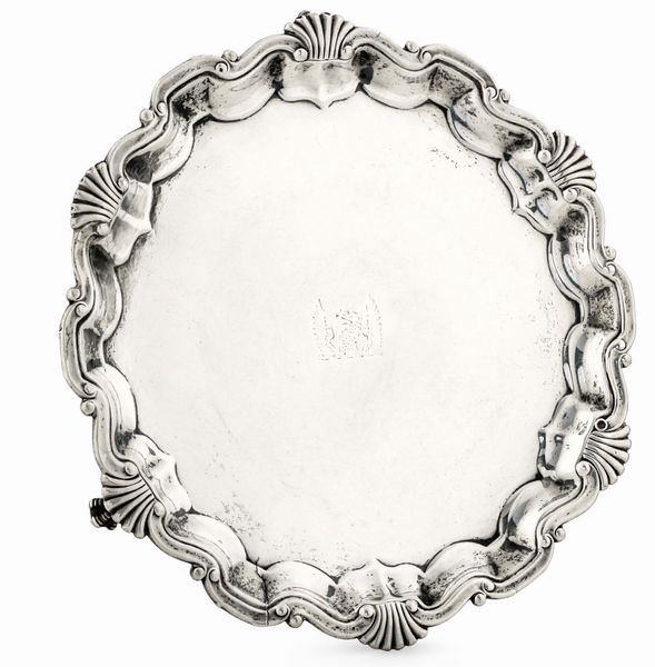 Salver. Londra, 1893. Argentiere Goldsmiths & Silversmiths Co. - William Gibson & Lawrence Langman  - Asta Argenti da Collezione | XX secolo - Associazione Nazionale - Case d'Asta italiane