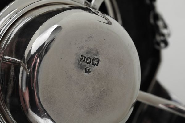 Kettle. Londra 1901. Argentiere Thomas Bradbury & Sons  - Asta Argenti da Collezione | XX secolo - Associazione Nazionale - Case d'Asta italiane