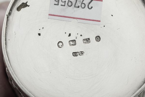 Insieme di quattro scatoline. Differenti manifatture inglesi del XIX-XX secolo  - Asta Argenti da Collezione | XX secolo - Associazione Nazionale - Case d'Asta italiane