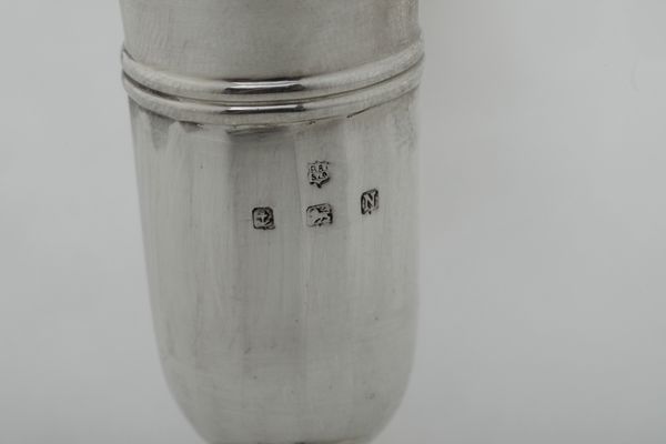 Set da condimento entro custodia. Birmingham, 1937. Marchio dell'argentiere (non identificato)  - Asta Argenti da Collezione | XX secolo - Associazione Nazionale - Case d'Asta italiane