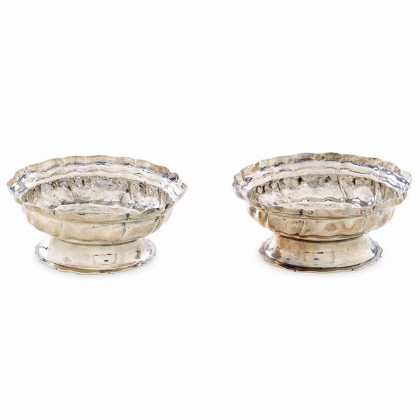 Due saliere ovali sagomate, Augsburg 1761 e 1767  - Asta Argenti da Collezione | XX secolo - Associazione Nazionale - Case d'Asta italiane