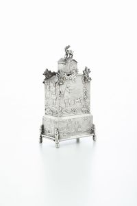 Scatola di foggia architettonica. Germania, Hanau XIX-XX secolo  - Asta Argenti da Collezione | XX secolo - Associazione Nazionale - Case d'Asta italiane