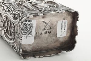 Porta tè. Londra 1752. Marchio dell'argentiere ribattuto di difficile interpretazione  - Asta Argenti da Collezione | XX secolo - Associazione Nazionale - Case d'Asta italiane