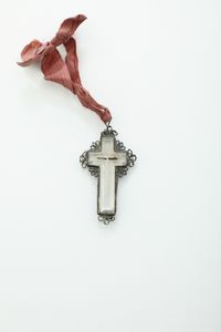 Croce stauroteca entro custodia in pelle impressa. Oreficeria del XVIII secolo  - Asta Argenti da Collezione | XX secolo - Associazione Nazionale - Case d'Asta italiane