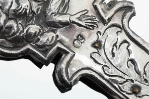 Importante croce astile. Oreficeria veneziana, prima metà del XVIII secolo. Marchi del saggiatore FR sormontato da leone in 'moleca'  - Asta Argenti da Collezione | XX secolo - Associazione Nazionale - Case d'Asta italiane