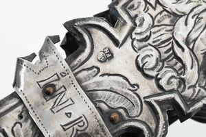 Importante croce astile. Oreficeria veneziana, prima metà del XVIII secolo. Marchi del saggiatore FR sormontato da leone in 'moleca'  - Asta Argenti da Collezione | XX secolo - Associazione Nazionale - Case d'Asta italiane