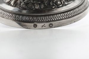 Tazza da puerpera. Milano, prima metà del XIX secolo. Argentiere Sciomachen  - Asta Argenti da Collezione | XX secolo - Associazione Nazionale - Case d'Asta italiane