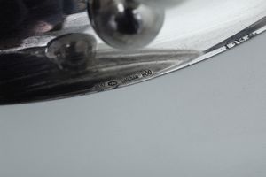 Monumentale centrotavola. Argenteria artistica milanese del XX secolo, marchio con fascio littorio in uso dal 1935 al 1945. Argentiere Luigi Diani  - Asta Argenti da Collezione | XX secolo - Associazione Nazionale - Case d'Asta italiane