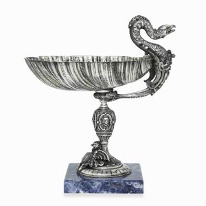 Tazza di modello rinascimentale. Argenteria artistica milanese del XX secolo. Argentiere Genazzi  - Asta Argenti da Collezione | XX secolo - Associazione Nazionale - Case d'Asta italiane