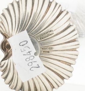 Tre segnaposto a conchiglia. Argentiere Clementi, Bologna per Maison Gianmaria Buccellati. Italia XX-XXI secolo  - Asta Argenti da Collezione | XX secolo - Associazione Nazionale - Case d'Asta italiane
