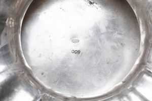 Vaso. Argenteria milanese della prima metà del XX secolo. Argentiere F.A.R.O.  - Asta Argenti da Collezione | XX secolo - Associazione Nazionale - Case d'Asta italiane