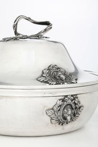 Zuppiera. Argenteria artistica milanese del XX-XXI secolo. Argentiere Gabriele de Vecchi per Teghini, Firenze  - Asta Argenti da Collezione | XX secolo - Associazione Nazionale - Case d'Asta italiane