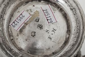 Mug. Londra, 1740-1755. Argentiere Thomas Cooke II - Richard Gurney  - Asta Argenti da Collezione | XX secolo - Associazione Nazionale - Case d'Asta italiane