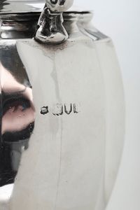 Kettle. Londra 1901. Argentiere Thomas Bradbury & Sons  - Asta Argenti da Collezione | XX secolo - Associazione Nazionale - Case d'Asta italiane