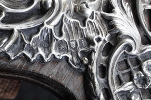 Specchio da toeletta. Londra 1904, argentiere William R. Corke o William Comyns & Sons  - Asta Argenti da Collezione | XX secolo - Associazione Nazionale - Case d'Asta italiane