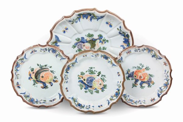 Una bacinella e tre piatti<BR>Nove, Manifattura di Pasquale Antonibon, 1750-1770  - Asta Maioliche, Porcellane e Figure Venete di un Collezionista Veneziano - Associazione Nazionale - Case d'Asta italiane