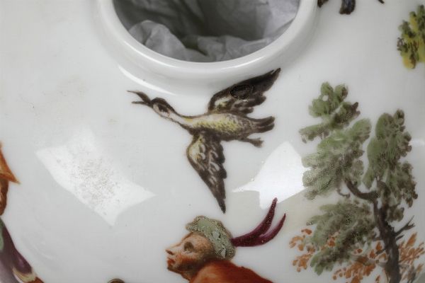 Teiera<BR>Venezia, Manifattura Vezzi, 1725 circa<BR>  - Asta Maioliche, Porcellane e Figure Venete di un Collezionista Veneziano - Associazione Nazionale - Case d'Asta italiane