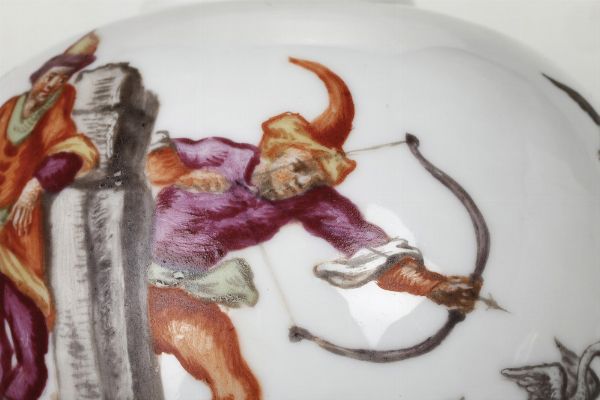 Teiera<BR>Venezia, Manifattura Vezzi, 1725 circa<BR>  - Asta Maioliche, Porcellane e Figure Venete di un Collezionista Veneziano - Associazione Nazionale - Case d'Asta italiane