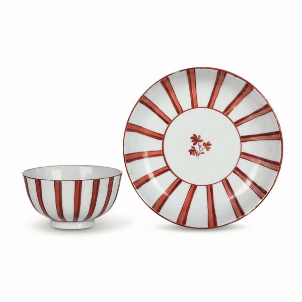 Tazza con piattino<BR>Veneto, probabilmente Venezia, Manifattura Cozzi, 1780 circa<BR>  - Asta Maioliche, Porcellane e Figure Venete di un Collezionista Veneziano - Associazione Nazionale - Case d'Asta italiane