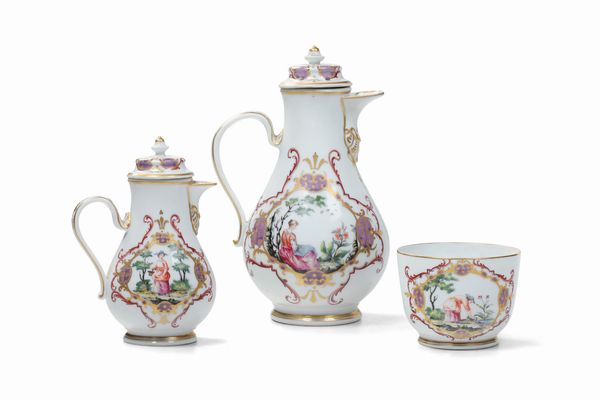 Due caffettiere e una zuccheriera �alla sassone�<BR>Venezia, Manifattura Cozzi, 1800 circa<BR>  - Asta Maioliche, Porcellane e Figure Venete di un Collezionista Veneziano - Associazione Nazionale - Case d'Asta italiane