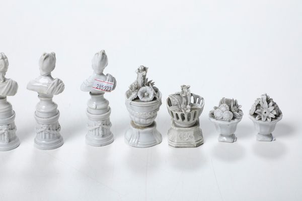 Quattro bustini e cinque vasetti su colonne<BR>Nove, Manifattura Antonibon, 1770-1780 circa<BR>  - Asta Maioliche, Porcellane e Figure Venete di un Collezionista Veneziano - Associazione Nazionale - Case d'Asta italiane