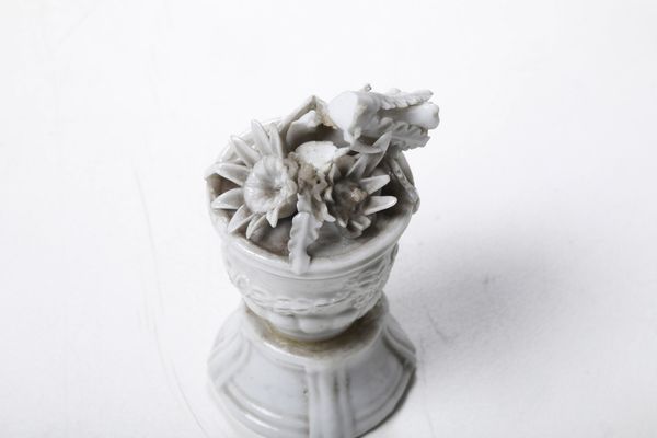 Quattro bustini e cinque vasetti su colonne<BR>Nove, Manifattura Antonibon, 1770-1780 circa<BR>  - Asta Maioliche, Porcellane e Figure Venete di un Collezionista Veneziano - Associazione Nazionale - Case d'Asta italiane