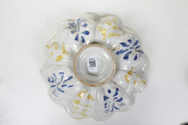 Coppa<BR>Urbania, fine del XVII secolo<BR>  - Asta Maioliche, Porcellane e Figure Venete di un Collezionista Veneziano - Associazione Nazionale - Case d'Asta italiane