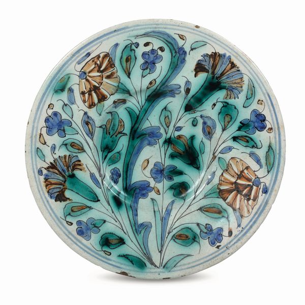 Piatto<BR>Area veneta, probabilmente Bassano del Grappa, Manifattura Manardi, ultimo terzo del XVII secolo<BR>  - Asta Maioliche, Porcellane e Figure Venete di un Collezionista Veneziano - Associazione Nazionale - Case d'Asta italiane