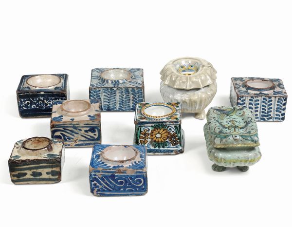 Sette saliere<BR>Spagna, Talavera, XVII secolo<BR>  - Asta Maioliche, Porcellane e Figure Venete di un Collezionista Veneziano - Associazione Nazionale - Case d'Asta italiane