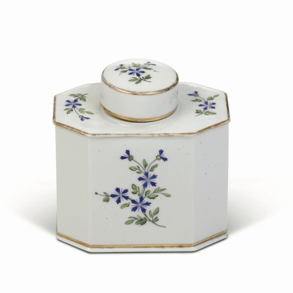 Scatola porta t�<BR>Torino, Manifattura di Vinovo, 1790-1800 circa<BR>Periodo Gioanetti (1780-1815)<BR>  - Asta Maioliche, Porcellane e Figure Venete di un Collezionista Veneziano - Associazione Nazionale - Case d'Asta italiane