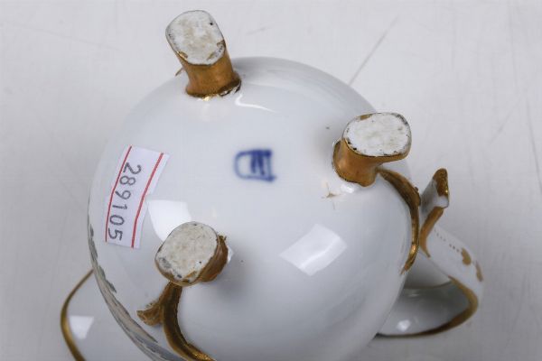 Servizio �solitaire�<BR>Vienna, Manifattura Imperiale, 1770-1780 circa<BR>  - Asta Maioliche, Porcellane e Figure Venete di un Collezionista Veneziano - Associazione Nazionale - Case d'Asta italiane