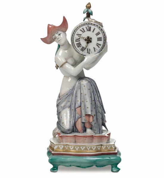 Orologio da tavolo Art D�co<BR>Germania, Manifattura di Nymphenburg, 1930 circa<BR>Modello di Josef Wackerle del 1922<BR>  - Asta Maioliche, Porcellane e Figure Venete di un Collezionista Veneziano - Associazione Nazionale - Case d'Asta italiane