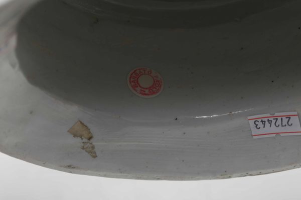 Grande gruppo<BR>Nove, Manifattura Antonibon, gestione Parolin, 1781-1802<BR><BR>  - Asta Maioliche, Porcellane e Figure Venete di un Collezionista Veneziano - Associazione Nazionale - Case d'Asta italiane