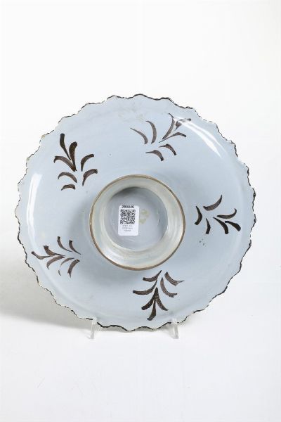 Alzata<BR>Pavia, fine XVII - inizio XVIII secolo  - Asta Maioliche, Porcellane e Figure Venete di un Collezionista Veneziano - Associazione Nazionale - Case d'Asta italiane