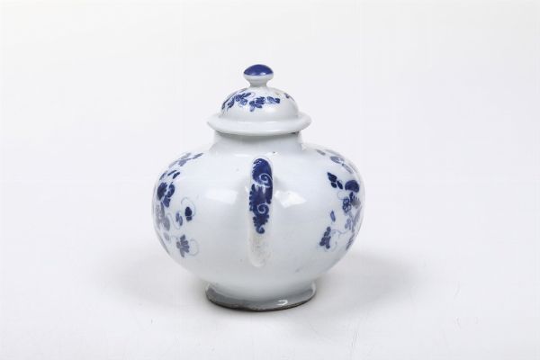 Teiera<BR>Nove, Manifattura Antonibon, 1765-1770 circa  - Asta Maioliche, Porcellane e Figure Venete di un Collezionista Veneziano - Associazione Nazionale - Case d'Asta italiane