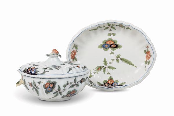 Una zuppiera e una bacinella<BR>Nove, Manifattura Antonibon, 1740-1770 circa  - Asta Maioliche, Porcellane e Figure Venete di un Collezionista Veneziano - Associazione Nazionale - Case d'Asta italiane