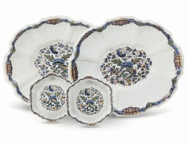 Coppia di vassoi e coppia di sottobottiglie<BR>Nove, Manifattura Pasquale Antonibon, prima met� del XVIII secolo<BR>  - Asta Maioliche, Porcellane e Figure Venete di un Collezionista Veneziano - Associazione Nazionale - Case d'Asta italiane