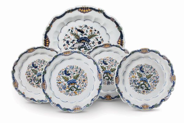 Cinque piatti<BR>Nove, Manifattura Pasquale Antonibon, prima met� del XVIII secolo<BR>  - Asta Maioliche, Porcellane e Figure Venete di un Collezionista Veneziano - Associazione Nazionale - Case d'Asta italiane