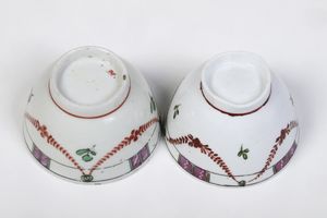 Coppia di tazze con piattino<BR>Nove, Manifattura Antonibon, 1780-1790<BR>  - Asta Maioliche, Porcellane e Figure Venete di un Collezionista Veneziano - Associazione Nazionale - Case d'Asta italiane