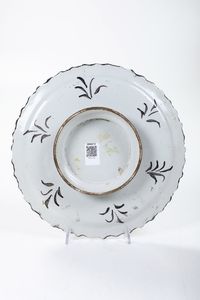 Alzata<BR>Pavia, fine del XVII - inizio del XVIII secolo<BR>  - Asta Maioliche, Porcellane e Figure Venete di un Collezionista Veneziano - Associazione Nazionale - Case d'Asta italiane