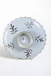 Alzata<BR>Pavia, fine XVII - inizio XVIII secolo  - Asta Maioliche, Porcellane e Figure Venete di un Collezionista Veneziano - Associazione Nazionale - Case d'Asta italiane