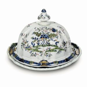 Una campana copri vivande e un piatto<BR>Nove, Manifattura Pasquale Antonibon, prima met� del XVIII secolo<BR>  - Asta Maioliche, Porcellane e Figure Venete di un Collezionista Veneziano - Associazione Nazionale - Case d'Asta italiane