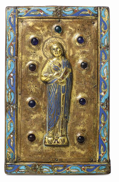 Placca con Santo (San Giovanni Evangelista?). <BR>Cornice e figura in rame dorato e smalti champlev�, probabilmente Limoges, XIII secolo. Fondo con pannello in rame inciso parzialmente dorato e paste vitree antico ma non coevo.  - Asta Scultura e Oggetti d'Arte - Associazione Nazionale - Case d'Asta italiane